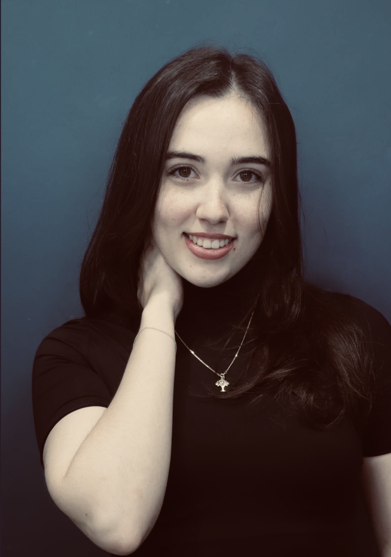 Esther Eleeene - @esther_eleeene